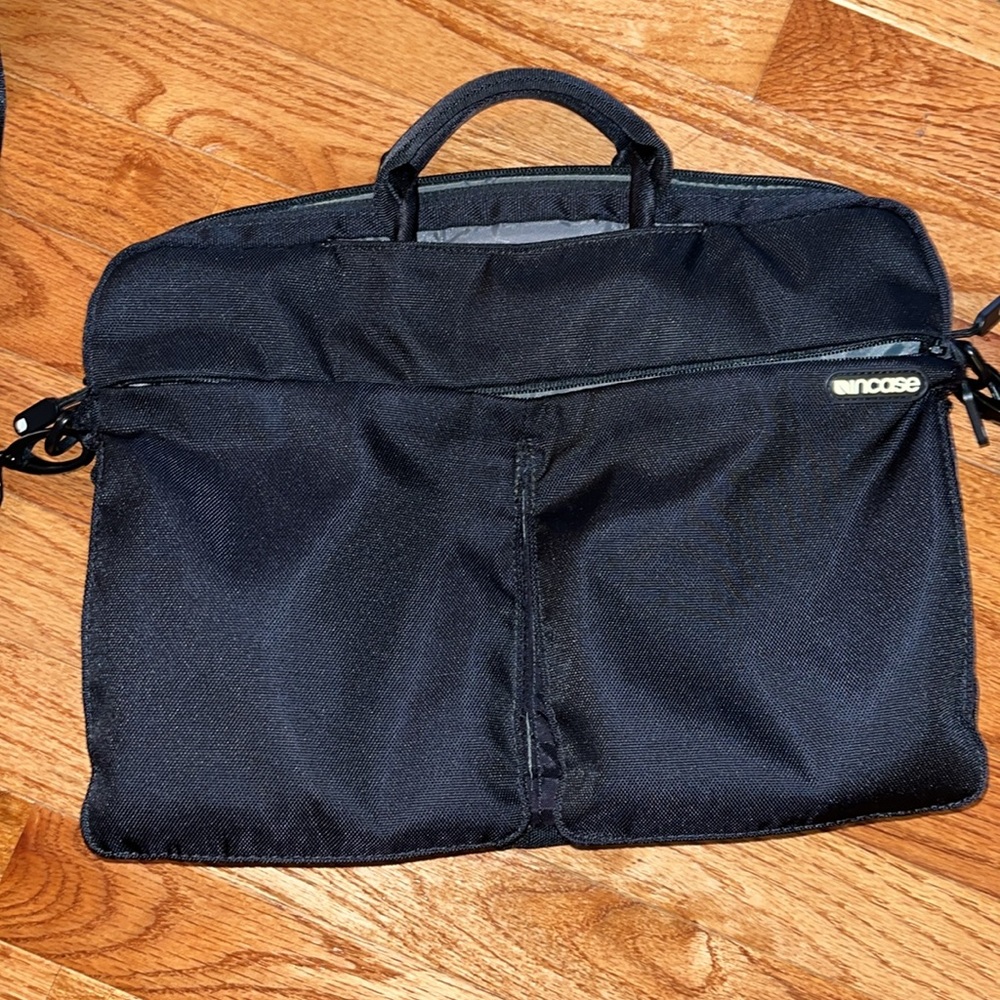 INCASE LAPTOP BAG - Picture 2 of 8